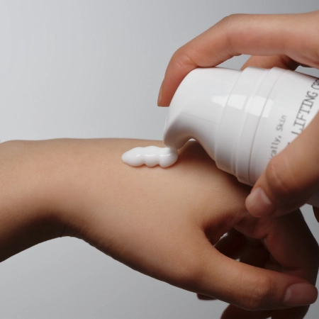 Logically, Skin - Multi-Lifting Cream - Hidratáló Arckrém Peptidekkel - 50ml