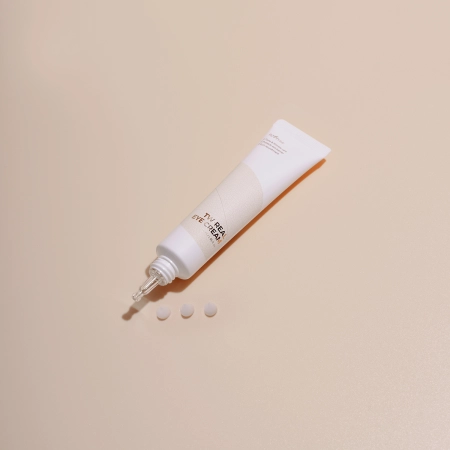 Isntree - TW-REAL Eye Cream - Ránctalanító Szemkörnyékápoló Krém Probiotikumokkal - 30ml