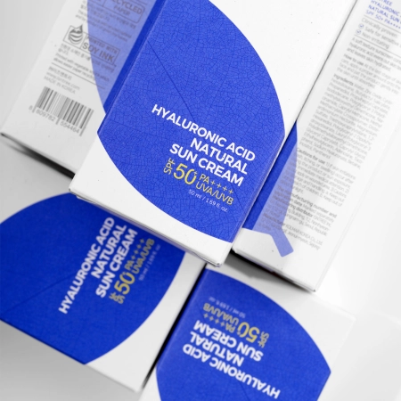 Isntree - Hyaluronic Acid Natural Sun Cream SPF50+/PA++++ - Krém Ásványi Szűrőkkel - 50ml